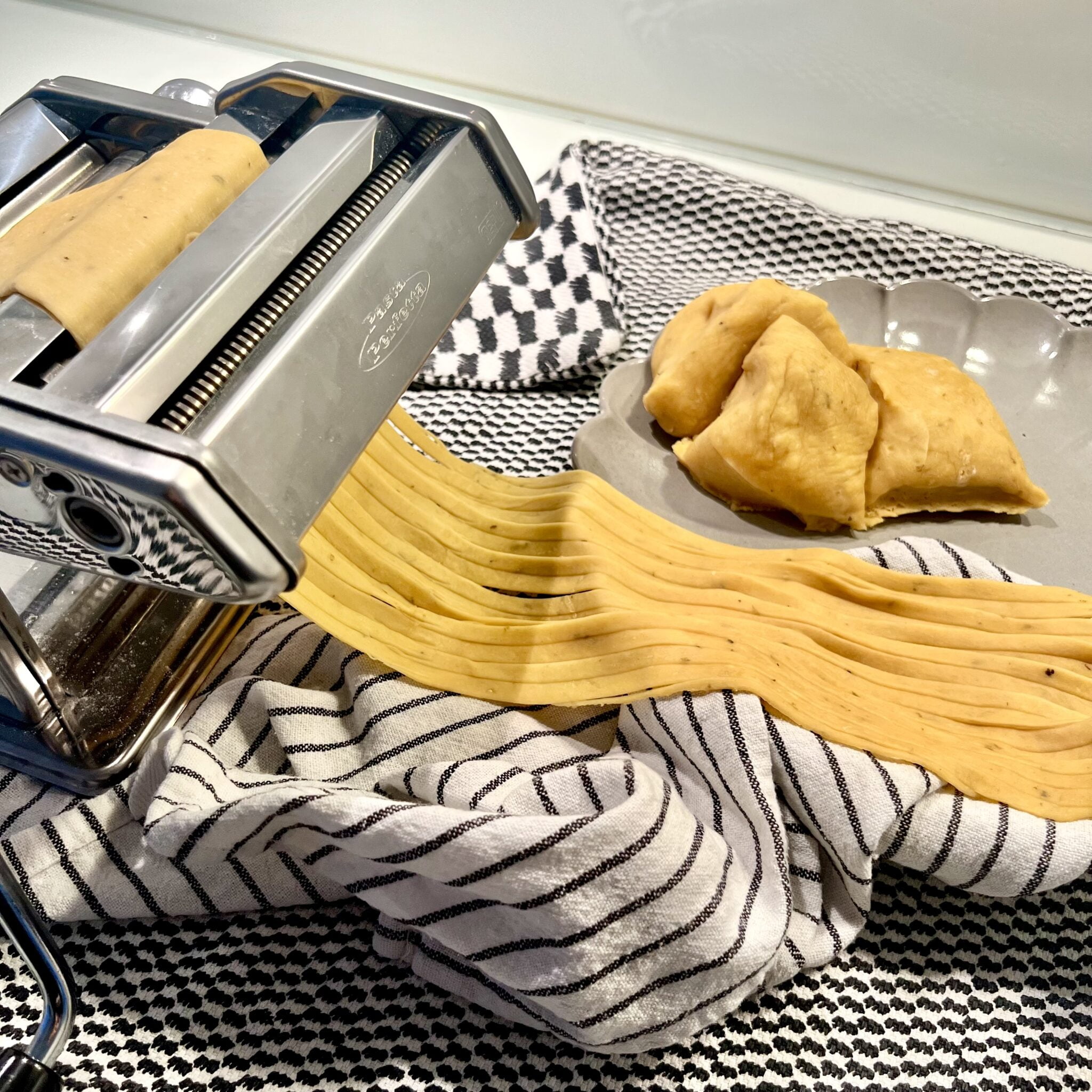 Nudelteig Rezept - Anleitung Nudeln selber machen Nudelteig Rezept - Anleitung Nudeln selber machen